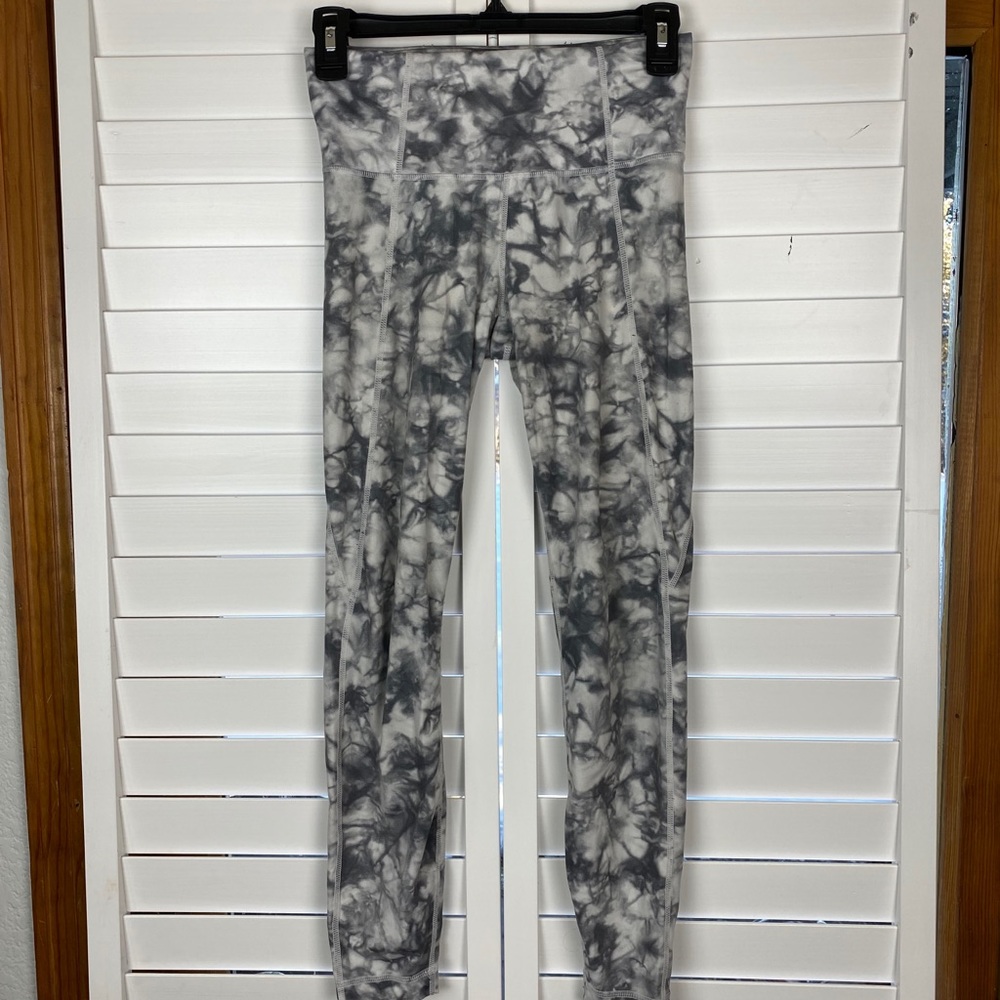 Athleta black and white tye dye leggings xs